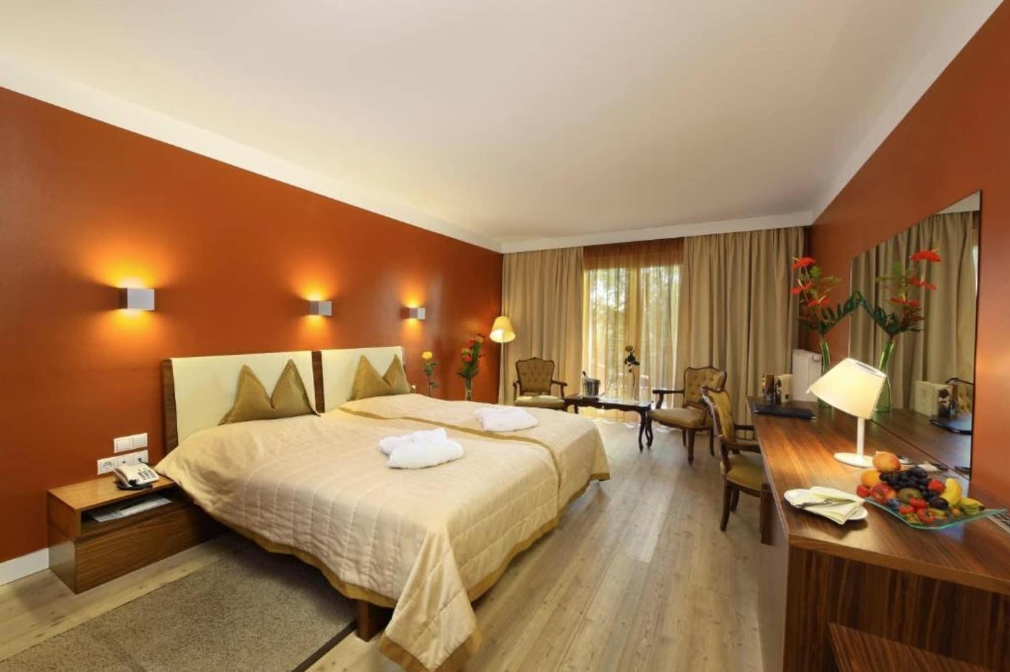 Hotel Schloss Weikersdorf Baden Ngoại thất bức ảnh