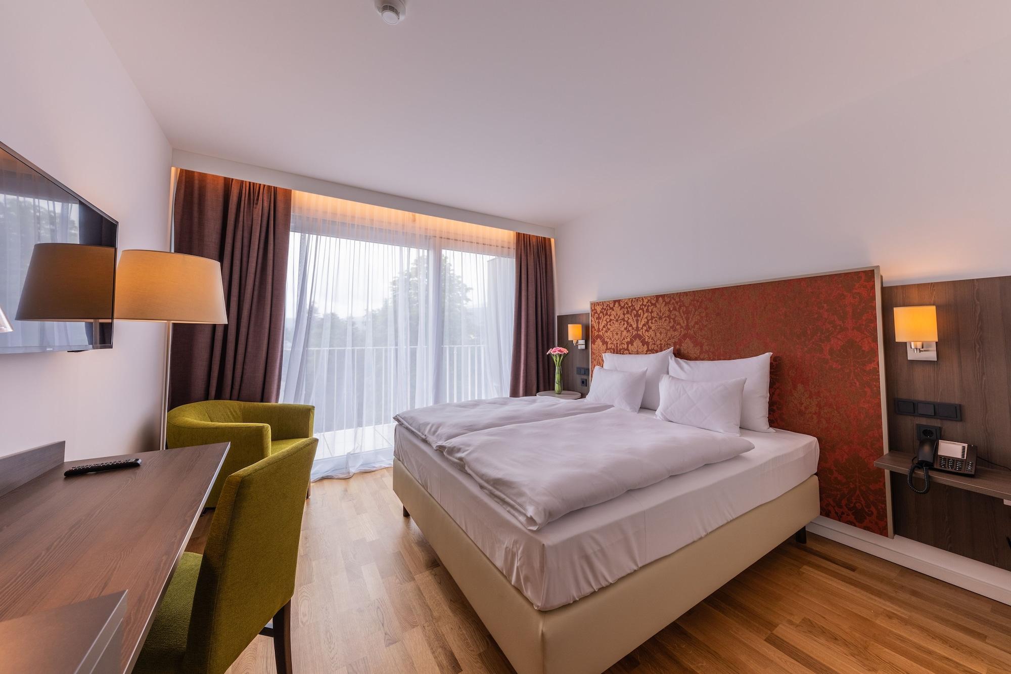 Hotel Schloss Weikersdorf Baden Ngoại thất bức ảnh