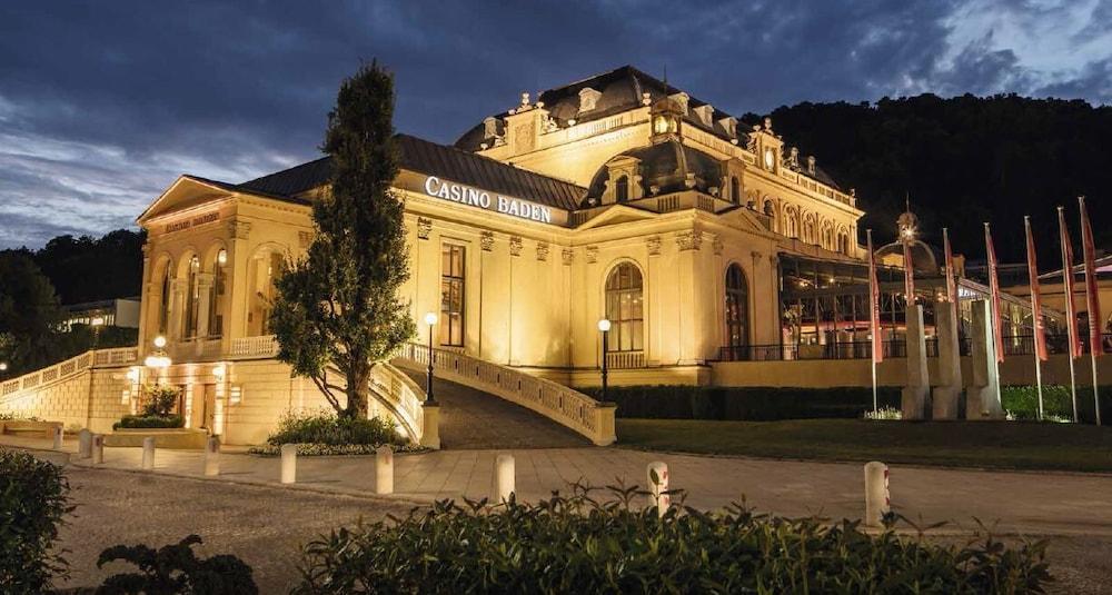Hotel Schloss Weikersdorf Baden Ngoại thất bức ảnh