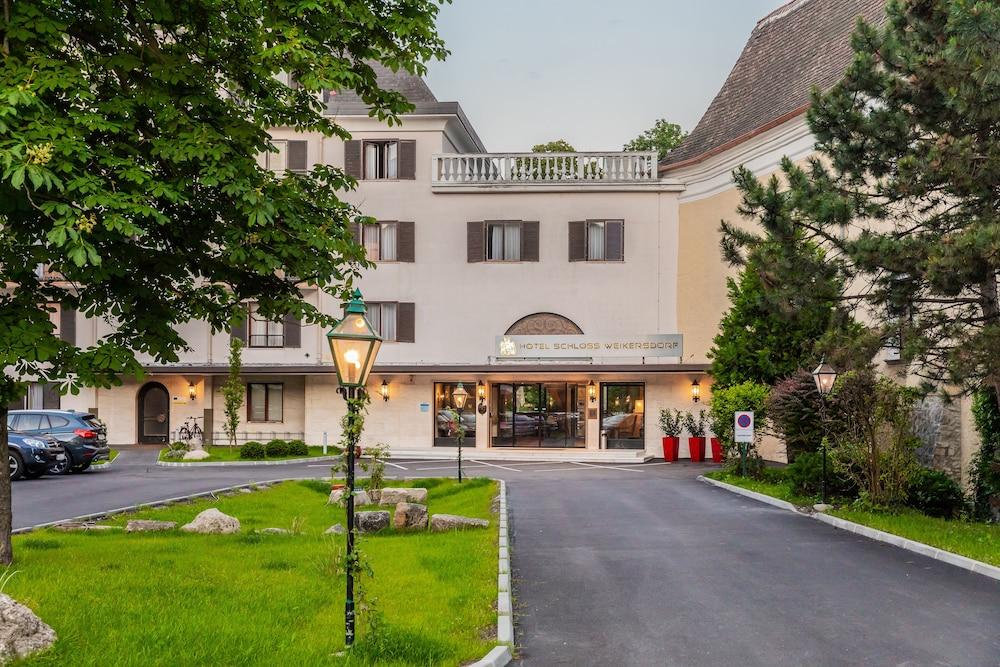 Hotel Schloss Weikersdorf Baden Ngoại thất bức ảnh