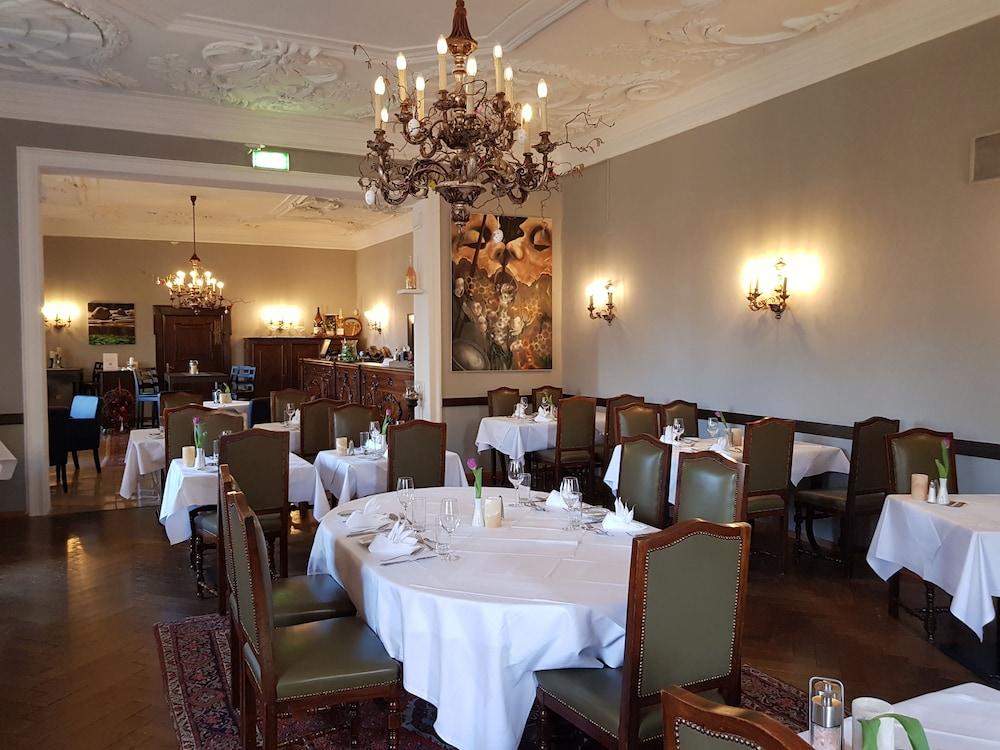 Hotel Schloss Weikersdorf Baden Ngoại thất bức ảnh