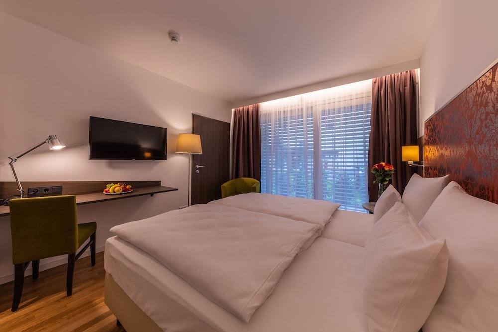 Hotel Schloss Weikersdorf Baden Ngoại thất bức ảnh