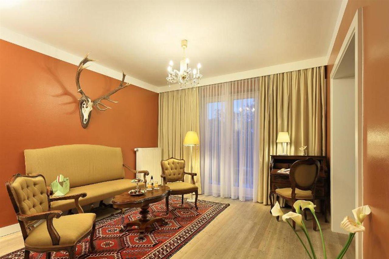 Hotel Schloss Weikersdorf Baden Ngoại thất bức ảnh