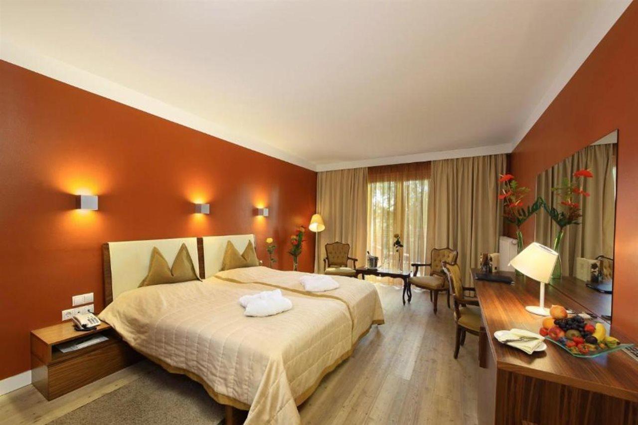 Hotel Schloss Weikersdorf Baden Ngoại thất bức ảnh
