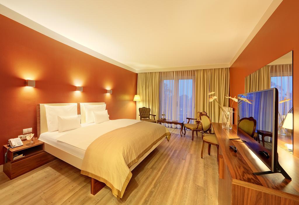 Hotel Schloss Weikersdorf Baden Ngoại thất bức ảnh