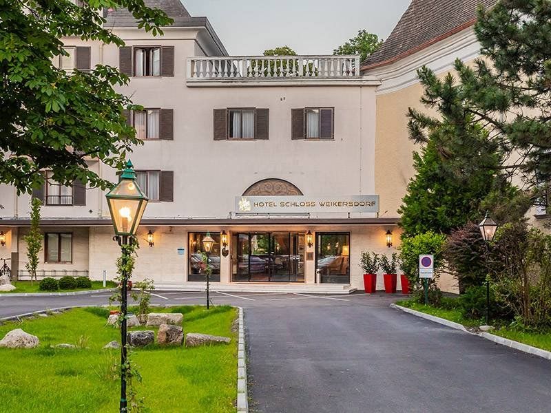 Hotel Schloss Weikersdorf Baden Ngoại thất bức ảnh