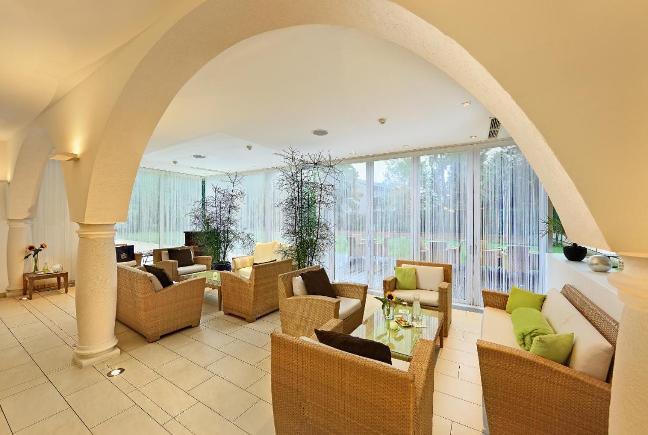 Hotel Schloss Weikersdorf Baden Ngoại thất bức ảnh