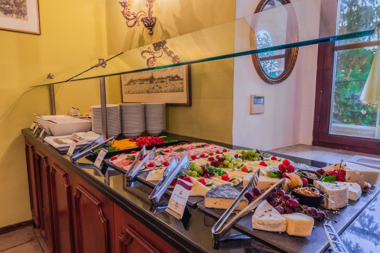Hotel Schloss Weikersdorf Baden Ngoại thất bức ảnh